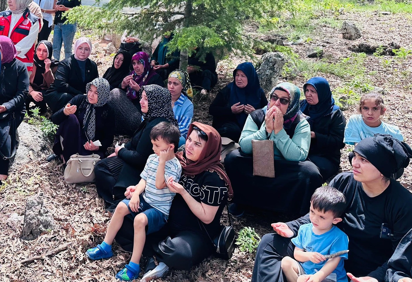 Sağlık Çalışanı Eser Karaca’nın Cenaze Törenine Yoğun Katılım (4)