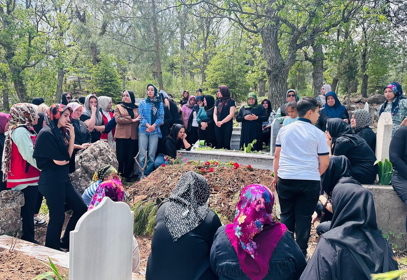 Sağlık Çalışanı Eser Karaca’nın Cenaze Törenine Yoğun Katılım (5)