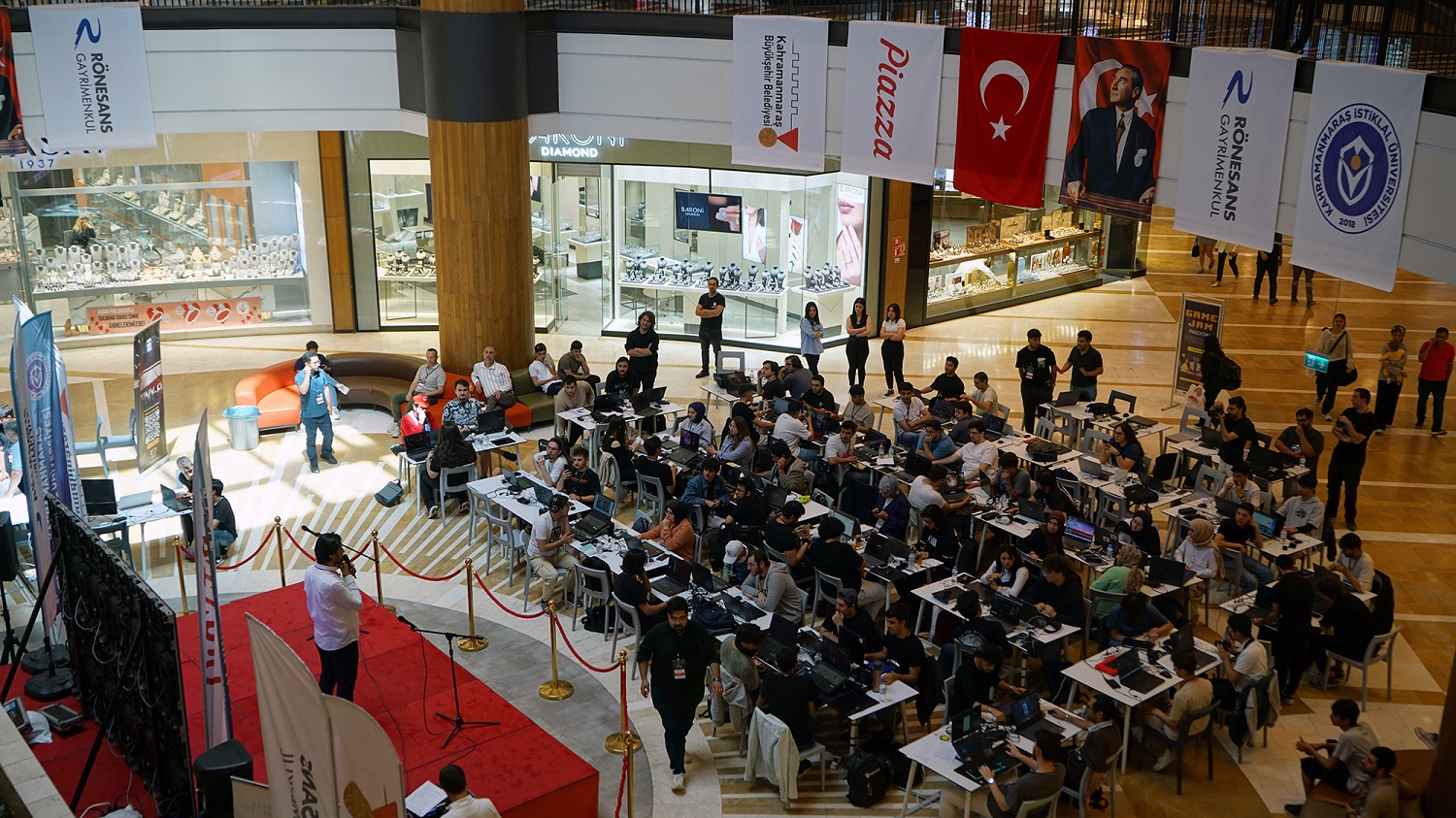 Teknoloji Tutkunlarını Buluşturan “Dijital Oyun Geliştirme Atölyesi” Başladı (1)