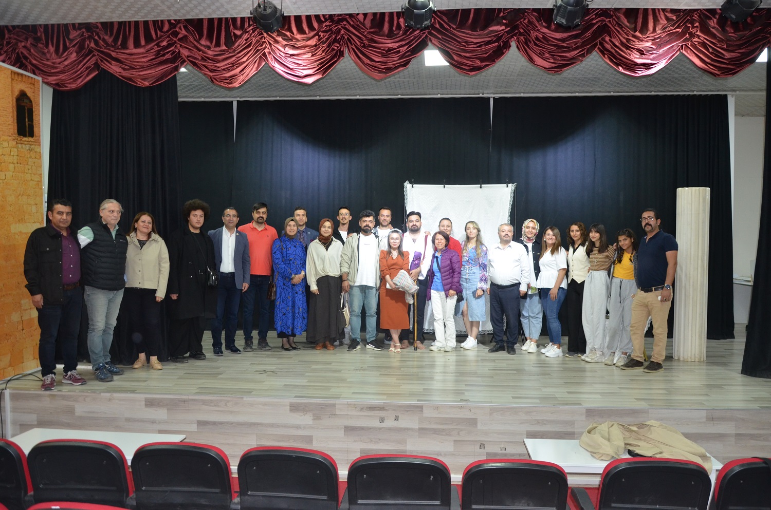 “Yalnızlık Orkestrası” Tiyatro Oyunu Afşin'de Sahnelendi (8)