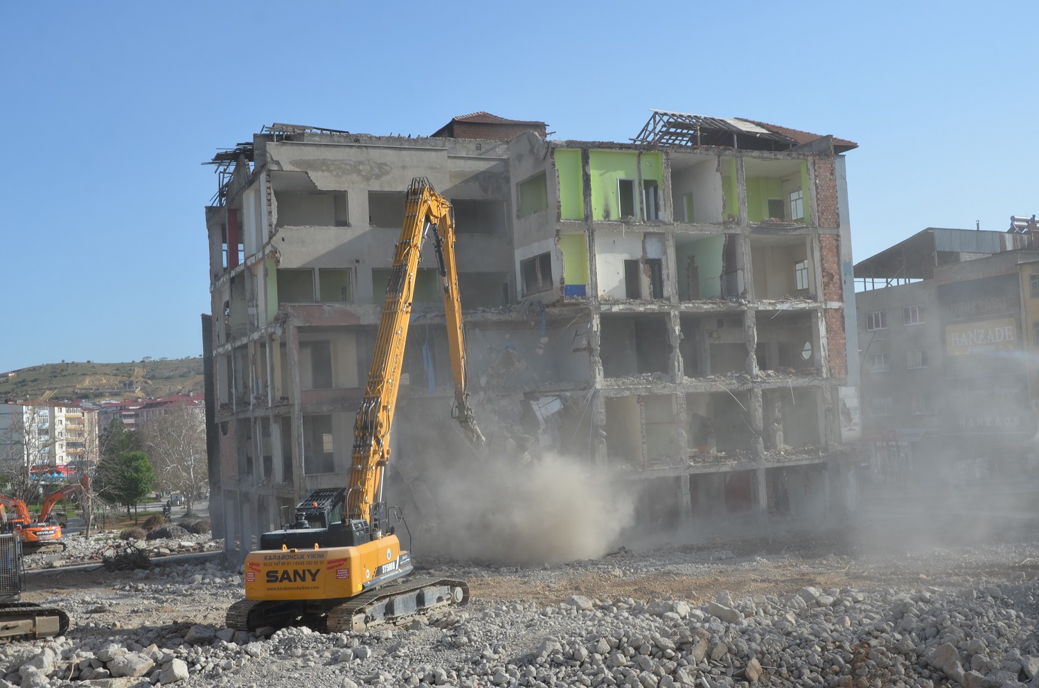 Yediler İş Merkezi’nin Kalan Bölümü De Yıkılıyor (2)
