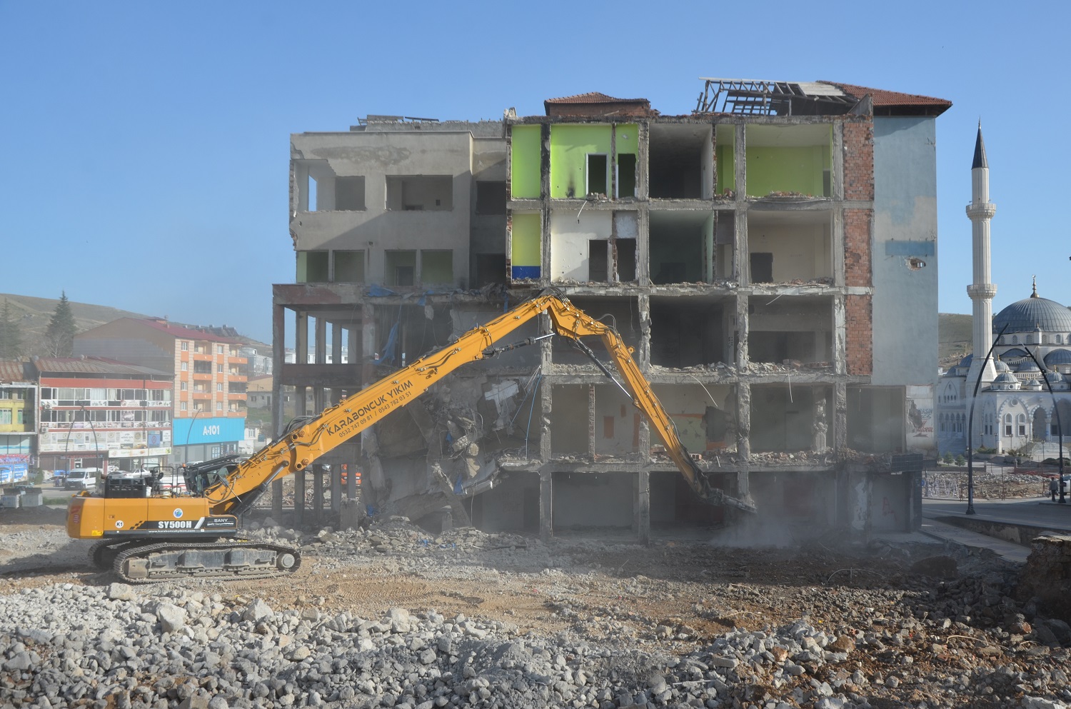 Yediler İş Merkezi’nin Kalan Bölümü De Yıkılıyor (3)