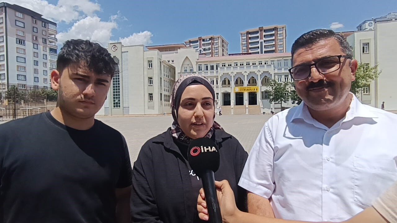 6 Üniversite Bitiren Baba, Kızıyla Aynı Sınıfta, Oğluyla Aynı Okulda Sınava Girdi (3)