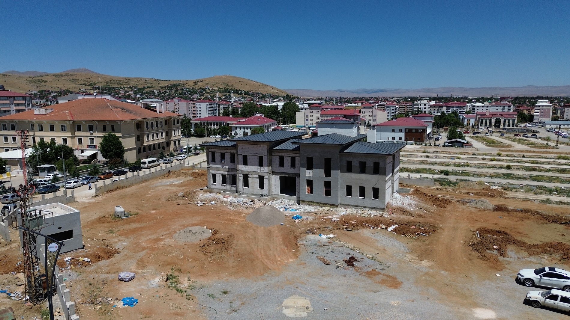 Afşin Emniyet Müdürlüğü Binasında Çalışmalar Tüm Hızıyla Sürüyor (5)