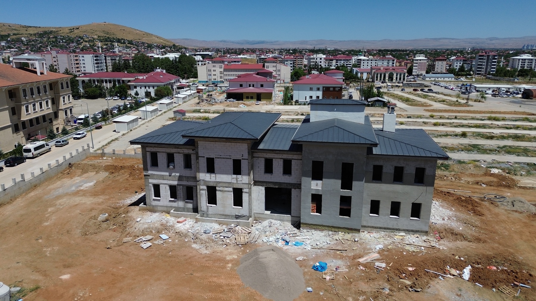 Afşin Emniyet Müdürlüğü Binasında Çalışmalar Tüm Hızıyla Sürüyor (7)