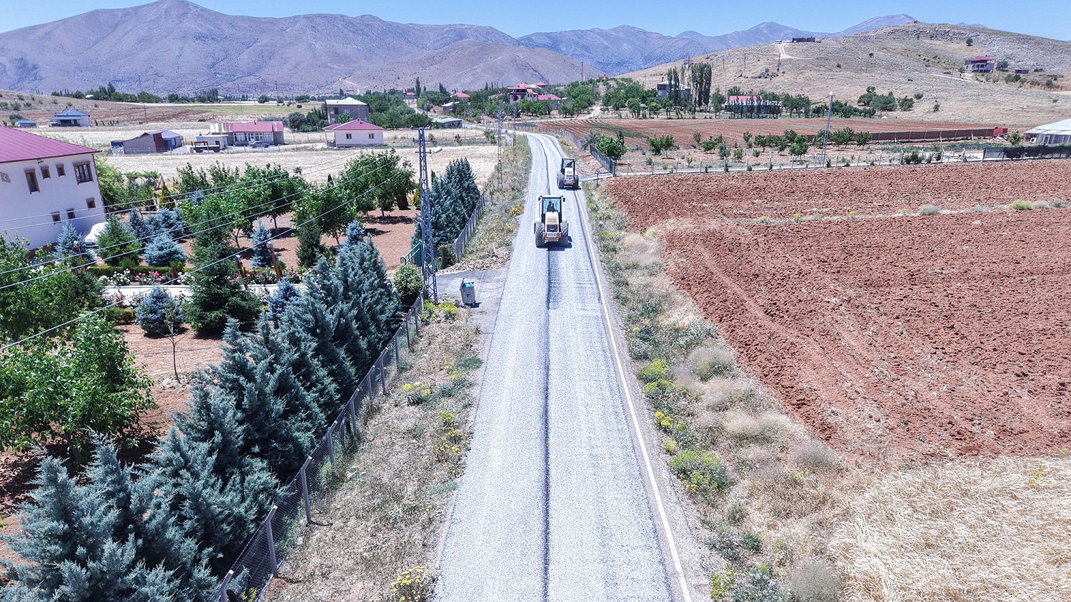 Afşin Kırsalında Ulaşım Rahatlıyor; Altunelma – Arıtaş Yolu Yenilendi (2)