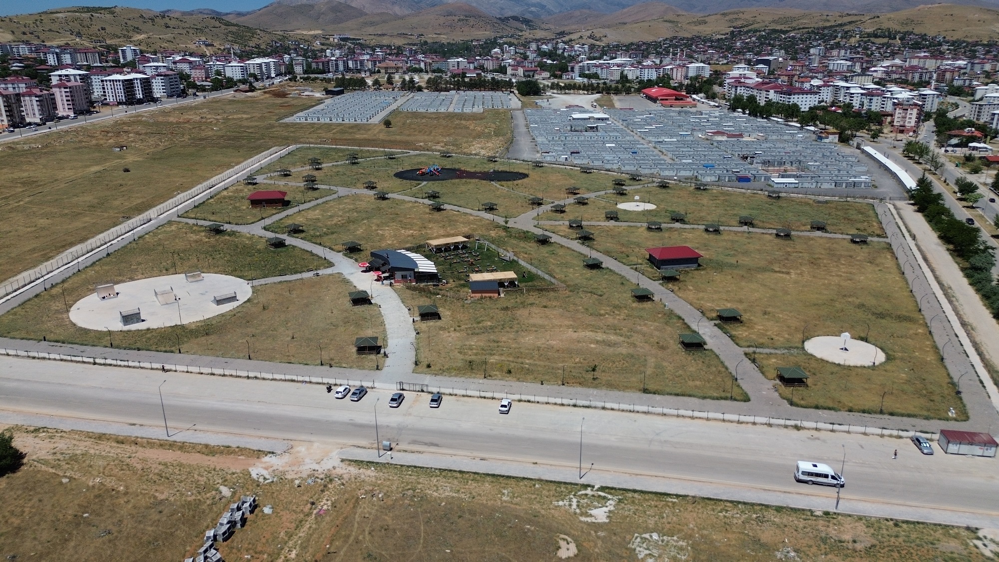 Afşin Millet Bahçesi Bakım Ve Onarım İstiyor (1)