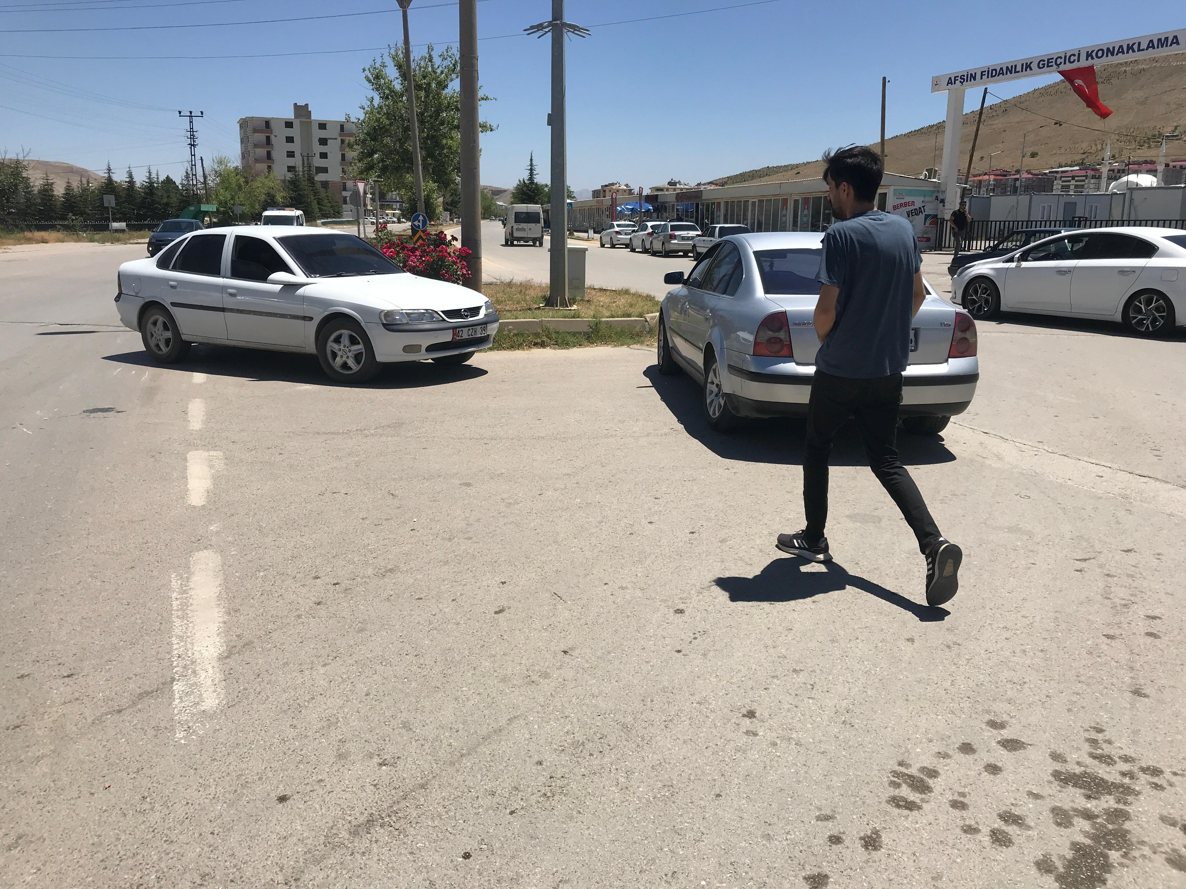 Afşinbey Caddesi’nde Motosiklet Ile Otomobil Çarpıştı 1 Yaralı (5)