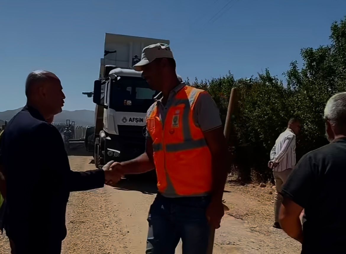 Afşin’de Asfalt Sezonu Başladı İlk Serim Alpaslan Mahallesi’nde Yapıldı (3)