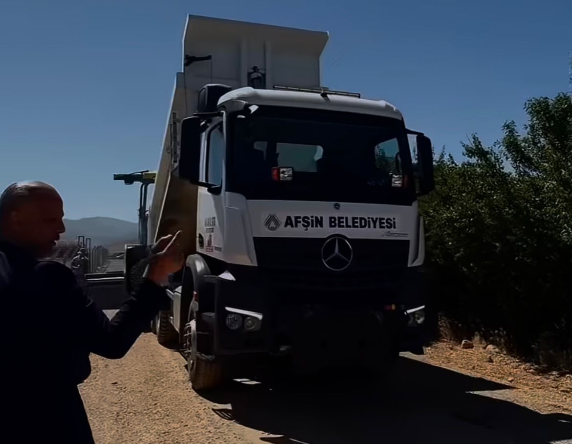 Afşin’de Asfalt Sezonu Başladı İlk Serim Alpaslan Mahallesi’nde Yapıldı (5)