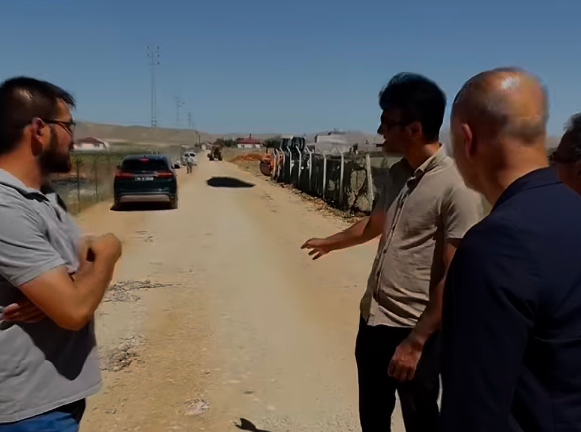Afşin’de Asfalt Sezonu Başladı İlk Serim Alpaslan Mahallesi’nde Yapıldı (7)