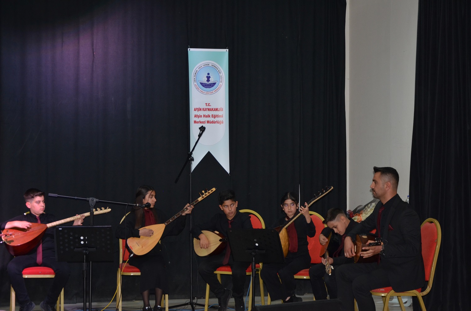 Afşin’de Halk Eğitim Merkezi’nden Türk Halk Müziği Konseri (11)