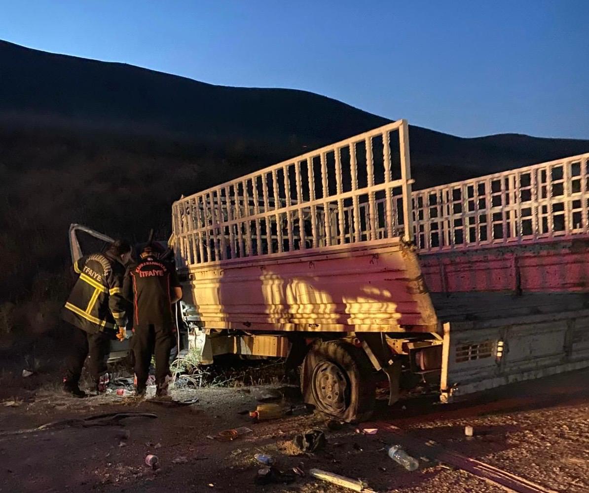 Afşin’de Kamyonet Ile Otomobil Çarpıştı 1 Kişi Yaralandı (2)