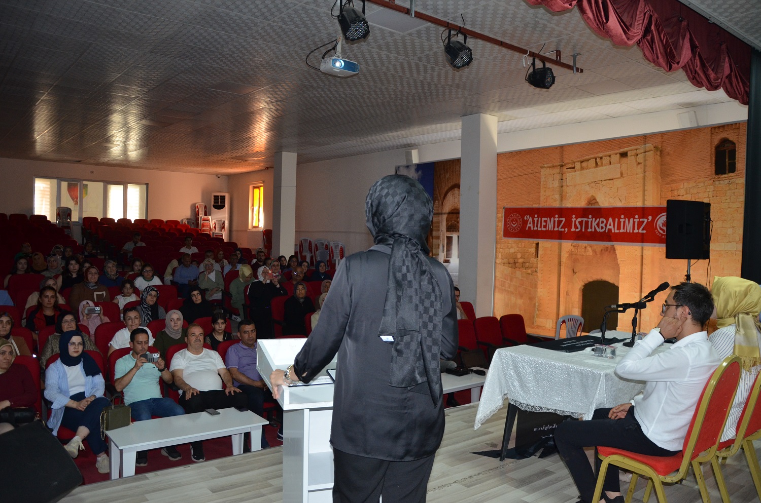 Afşin’de “Teknoloji Çağında Büyümek” Paneli Düzenlendi (6)