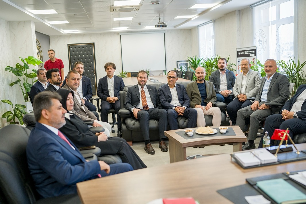 Ak Parti Teşkilatı, Gençlik Ve Spor İl Müdürü Özdemir'i Ziyaret Etti1