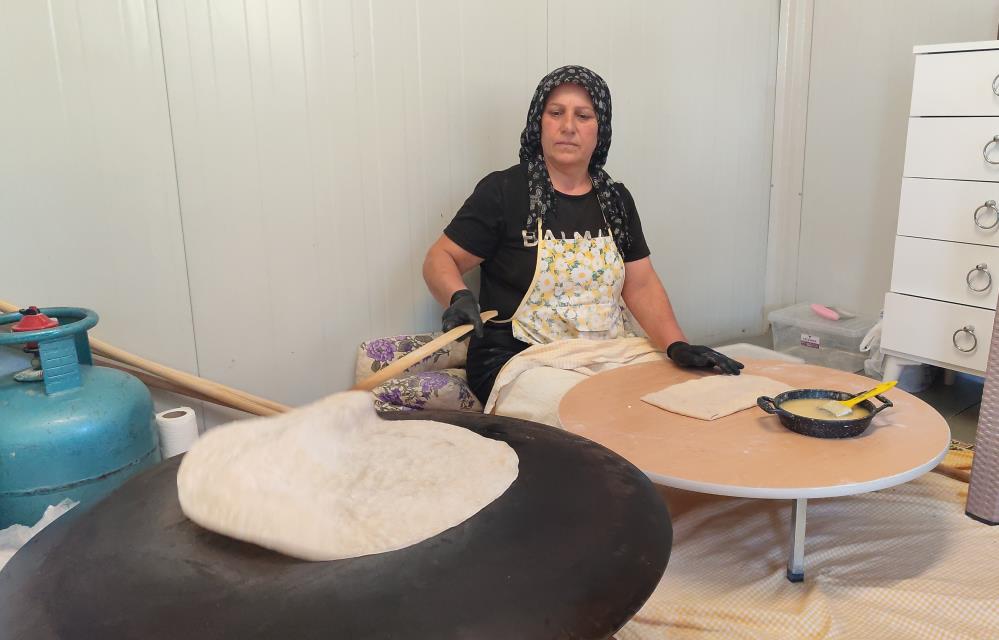 Anne Kız Bazlama Ve Gözleme Yaparak Hayata Tutundu 2