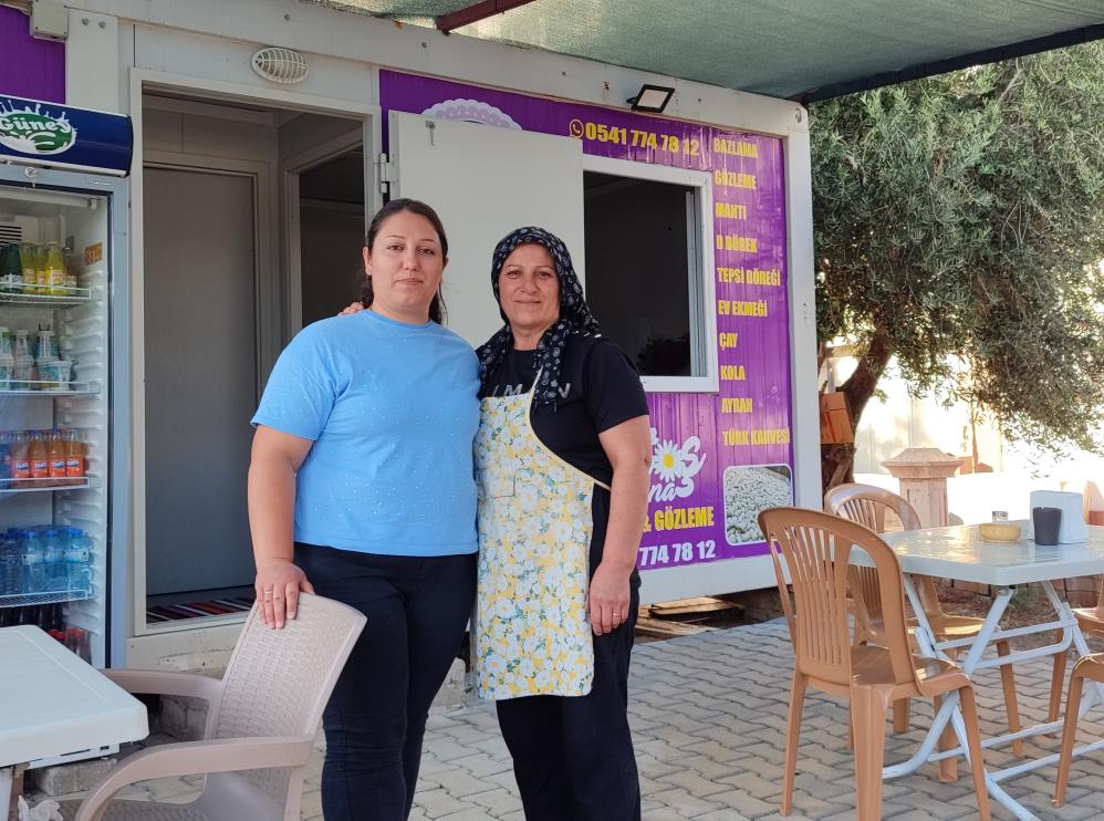 Anne Kız Bazlama Ve Gözleme Yaparak Hayata Tutundu