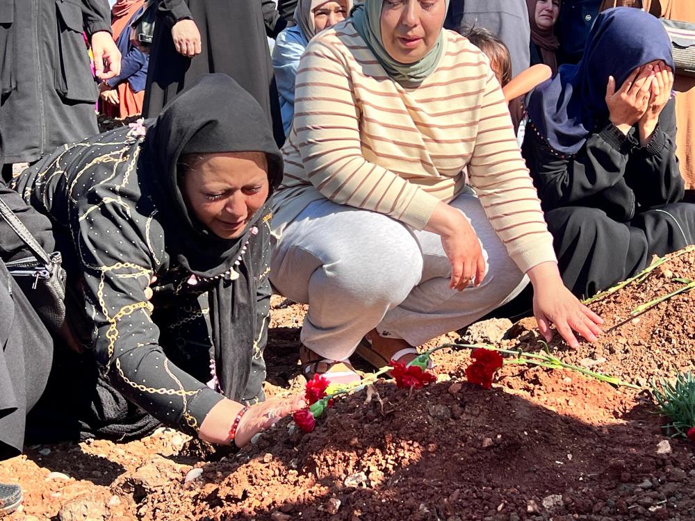 Anne Ve Çocuklarına Gözyaşlarıyla Veda 3