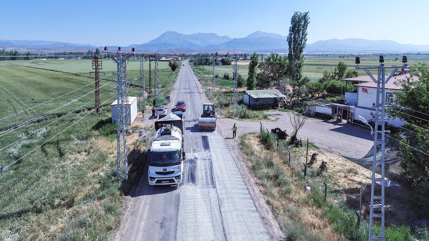Büyükşehir, Afşin’de 4 Mahallenin Daha Ulaşımını İyileştirdi (1)