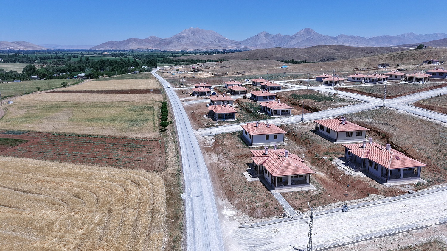 Büyükşehir, Afşin’de 4 Mahallenin Daha Ulaşımını İyileştirdi (4)