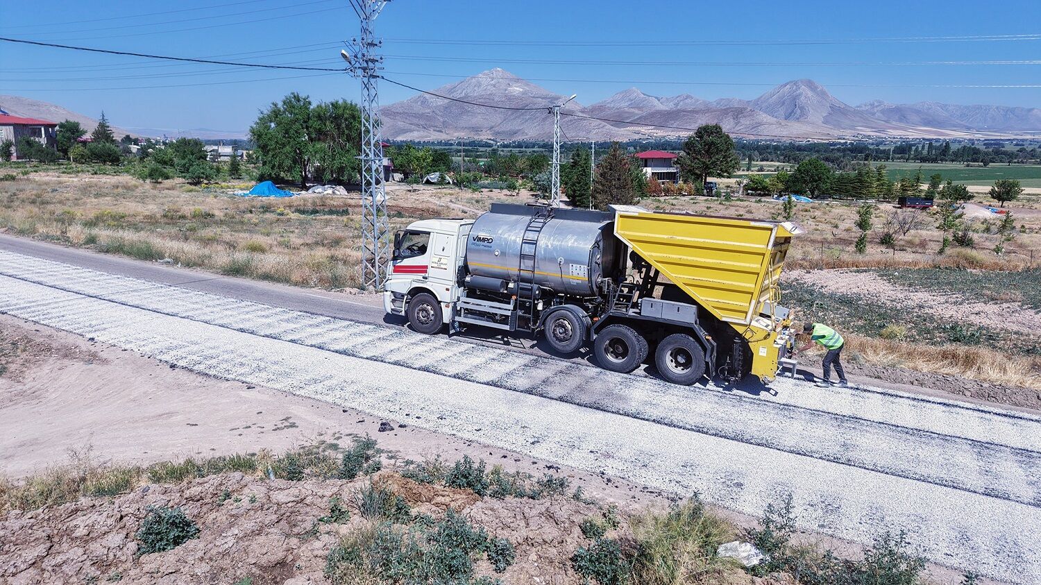 Büyükşehir Afşin’de Bir Grup Yolunu Daha Yeniliyor (2)