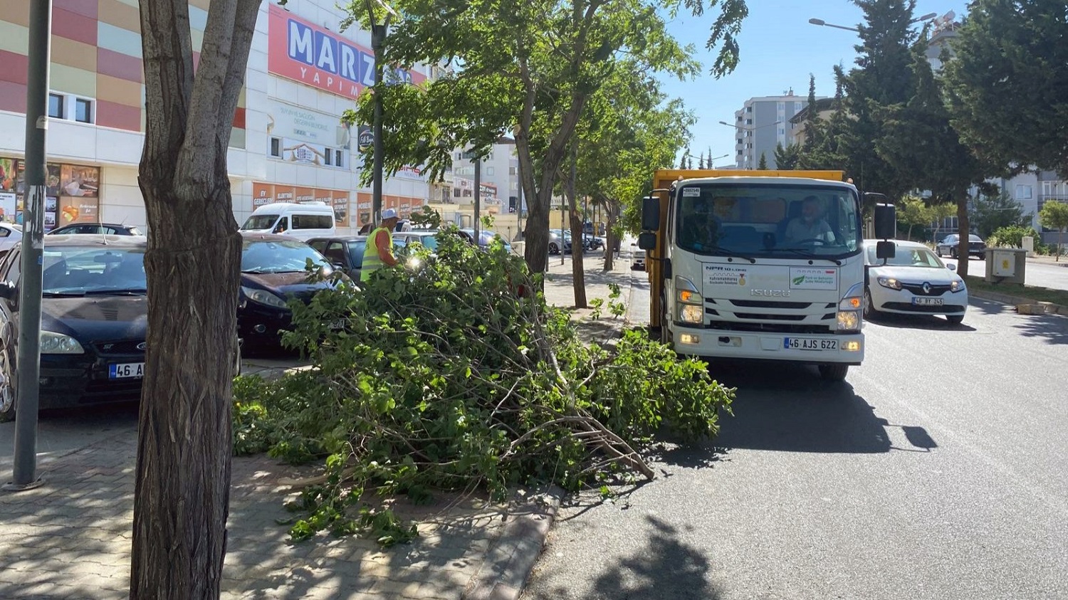 Büyükşehir, Fırtınanın Oluşturduğu Hasarları Ortadan Kaldırıyor (4)