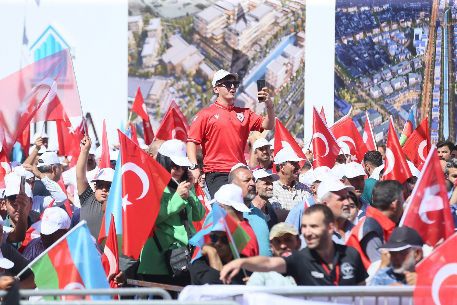 Cumhurbaşkanı Erdoğan En Kısa Sürede Asrın Felaketinin Şehirlerimizde Açtığı Yaraları Sarmanın Derdindeyiz (1)