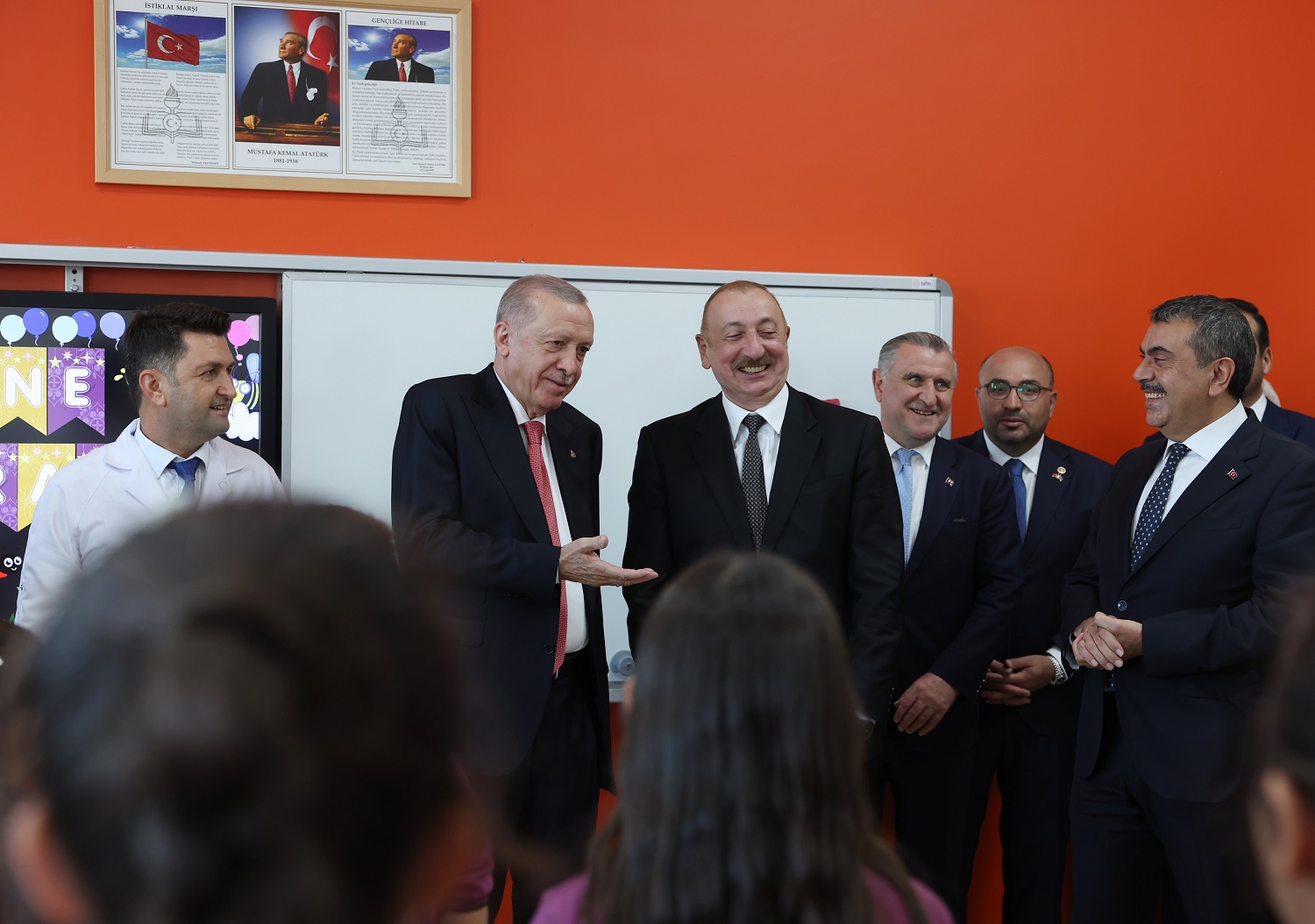 Cumhurbaşkanı Erdoğan Ve Azerbaycan Cumhurbaşkanı Aliyev’den Okul Ziyareti (1)