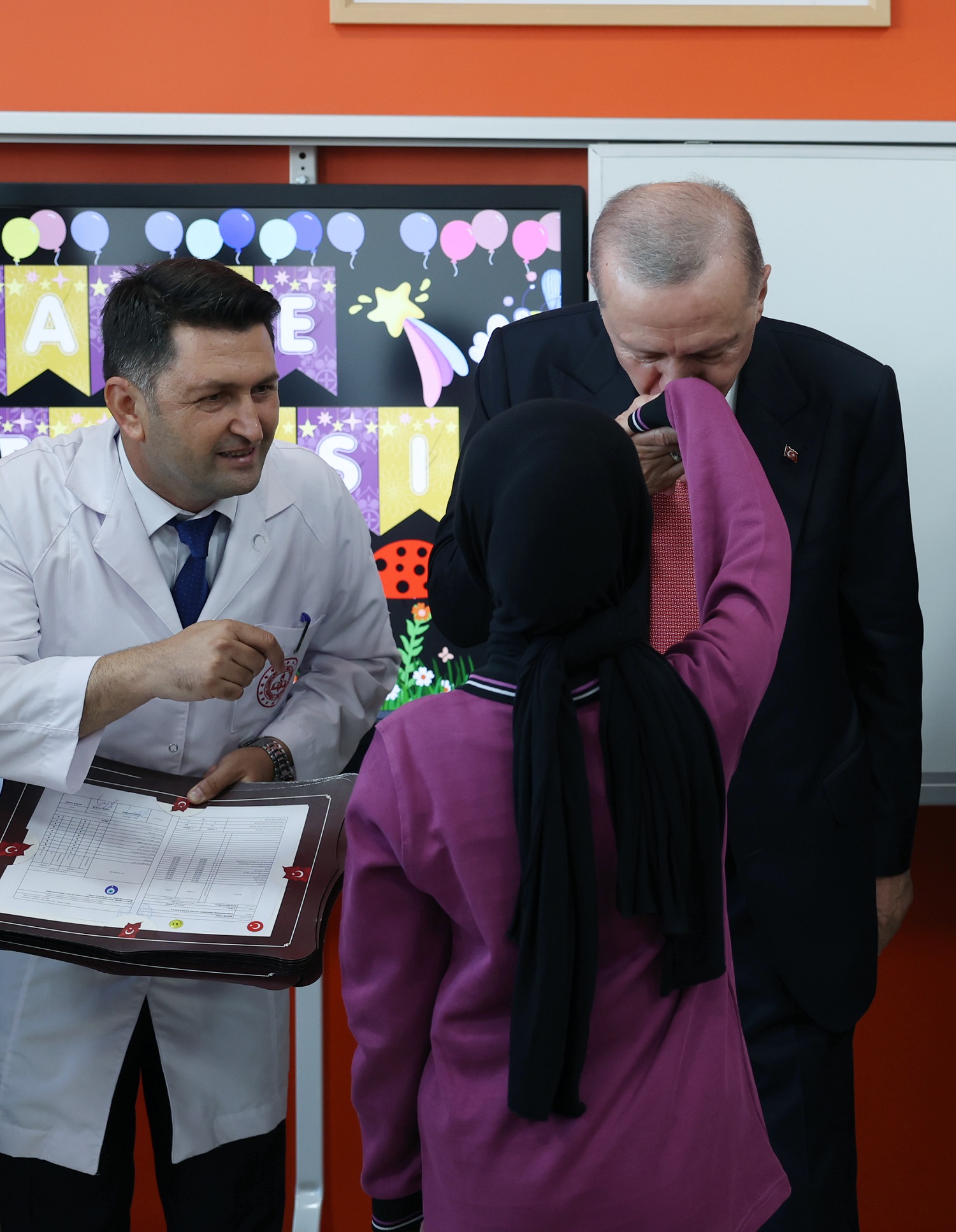 Cumhurbaşkanı Erdoğan Ve Azerbaycan Cumhurbaşkanı Aliyev’den Okul Ziyareti (4)