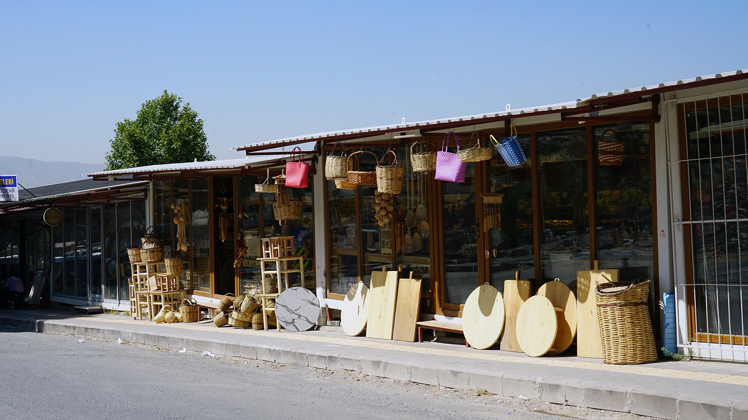 Demirci Esnafı, Geçici İş Yerlerinde Faaliyete Başladı (4)