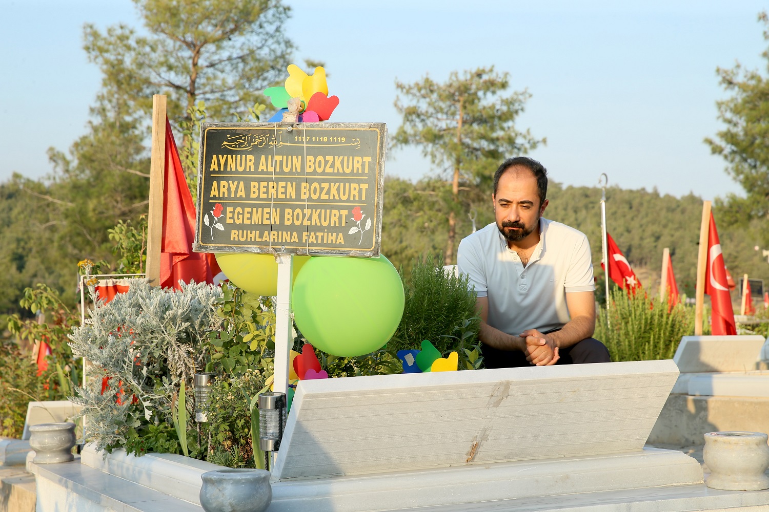 Depremde Kaybettiği Ailesiyle Geçirdiği Son Babalar Günü'nü Unutamıyor (1)