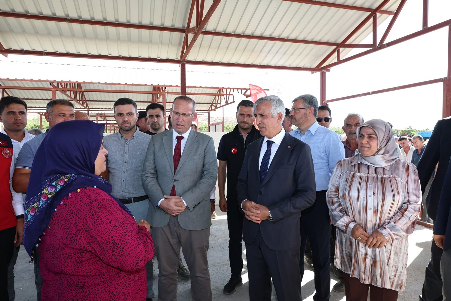 Depremzede Üreticiler İçin Yapılan 10 Ahır Teslim Edildi (5)