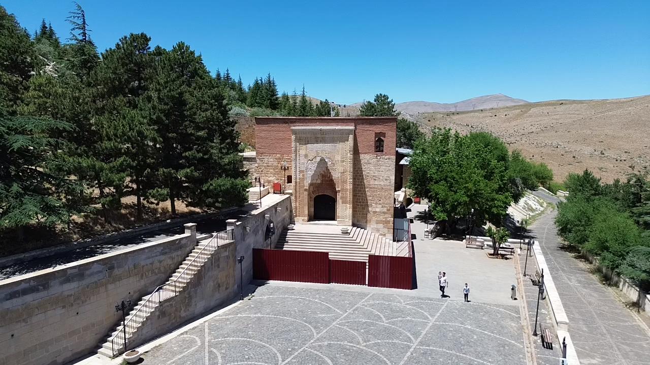 Eshab I Kehf Külliyesi Ribat Taç Kapısında Restorasyon Başladı1