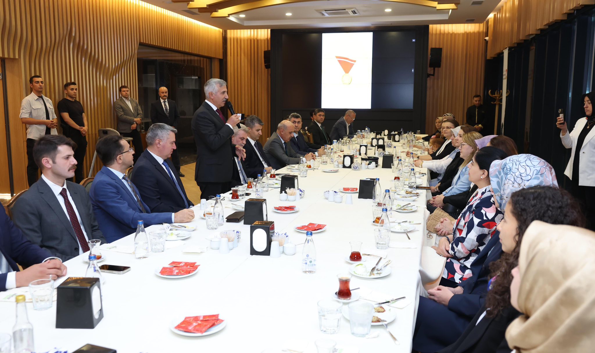 Kahramanmaraş Valiliği'nden Mülki İdare Amirlerine Veda Yemeği6