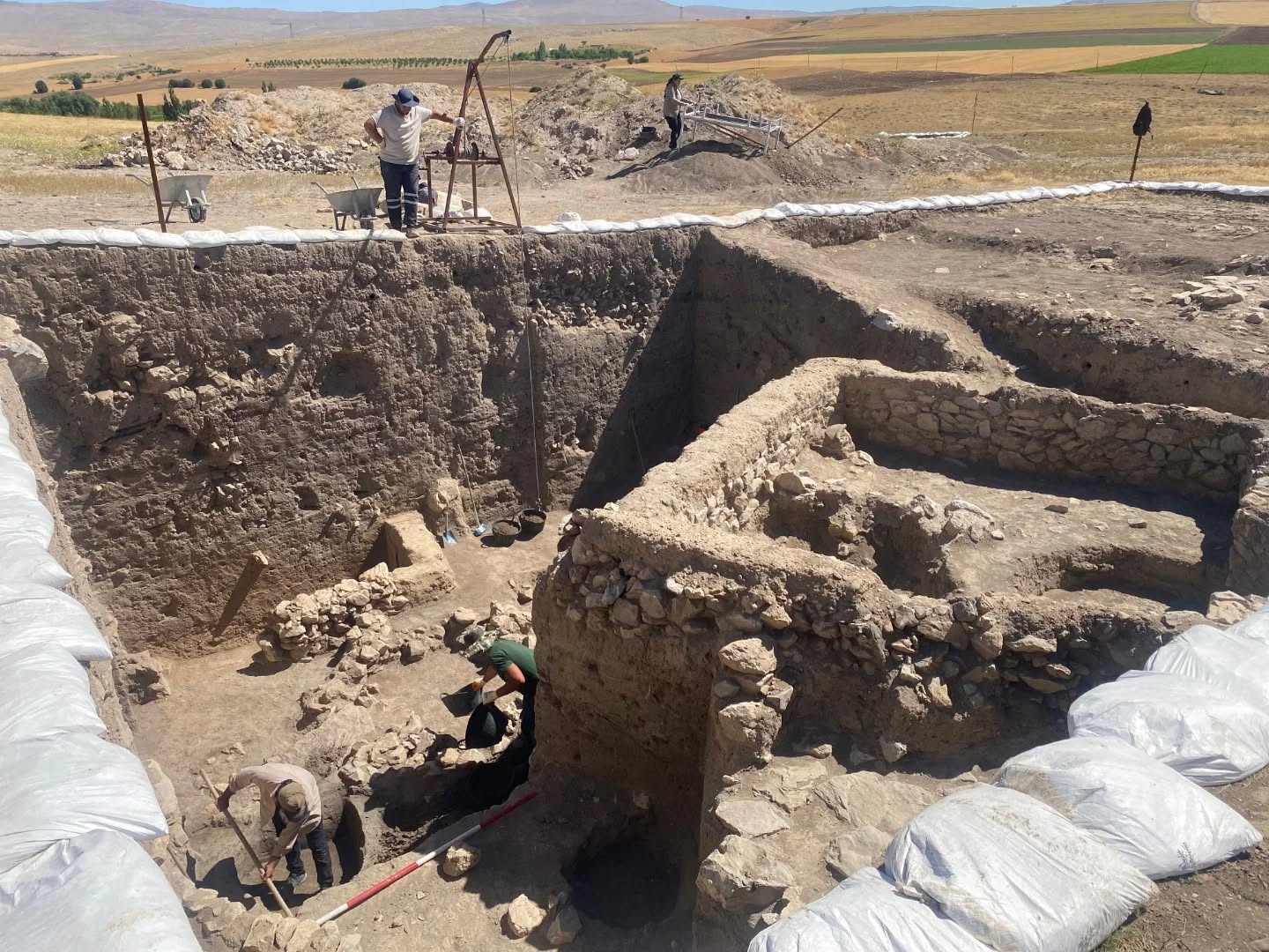 Kaymakam Sarıdoğan, Yassı Höyük Kazı Alanında İncelemelerde Bulundu2