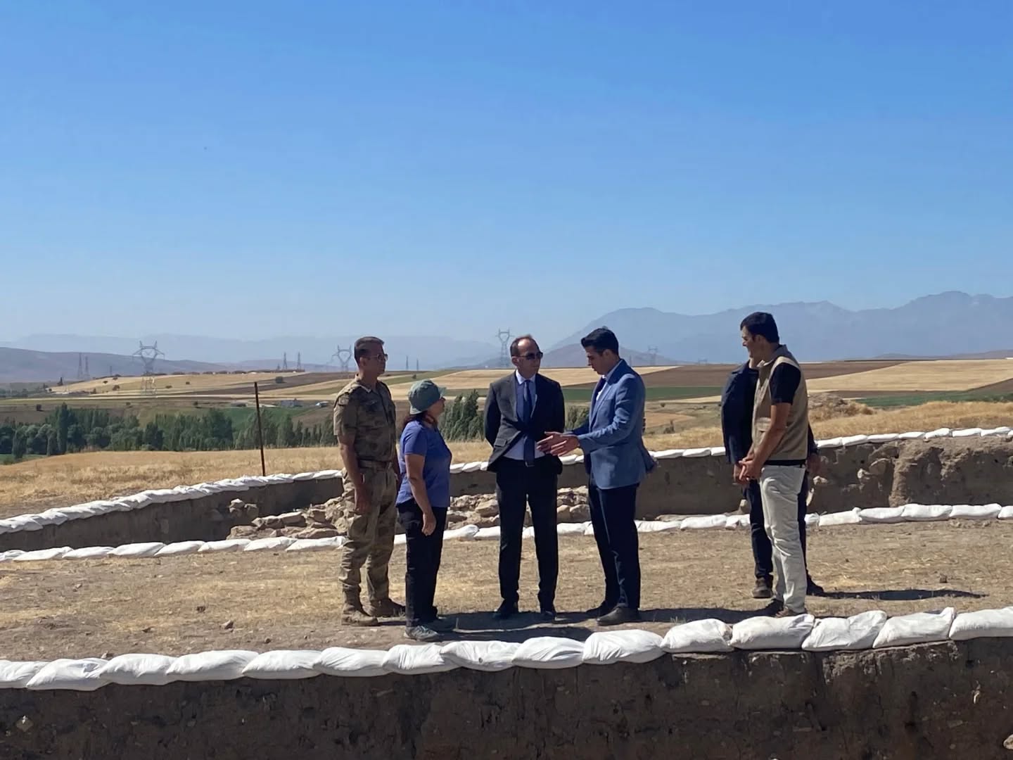 Kaymakam Sarıdoğan, Yassı Höyük Kazı Alanında İncelemelerde Bulundu3