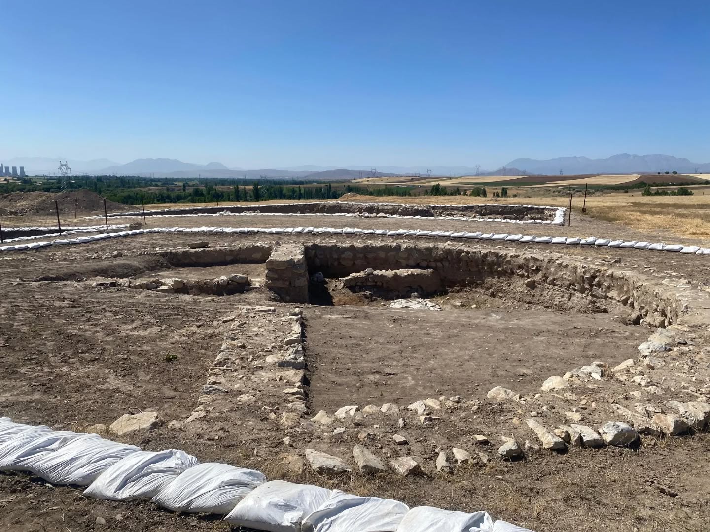 Kaymakam Sarıdoğan, Yassı Höyük Kazı Alanında İncelemelerde Bulundu7