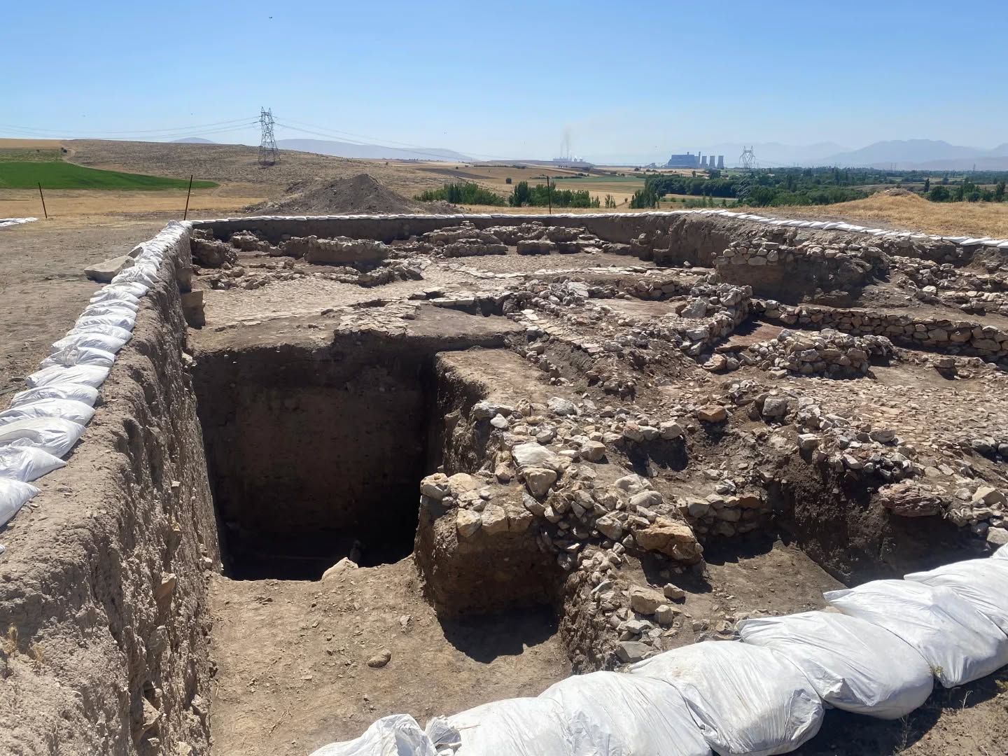 Kaymakam Sarıdoğan, Yassı Höyük Kazı Alanında İncelemelerde Bulundu8