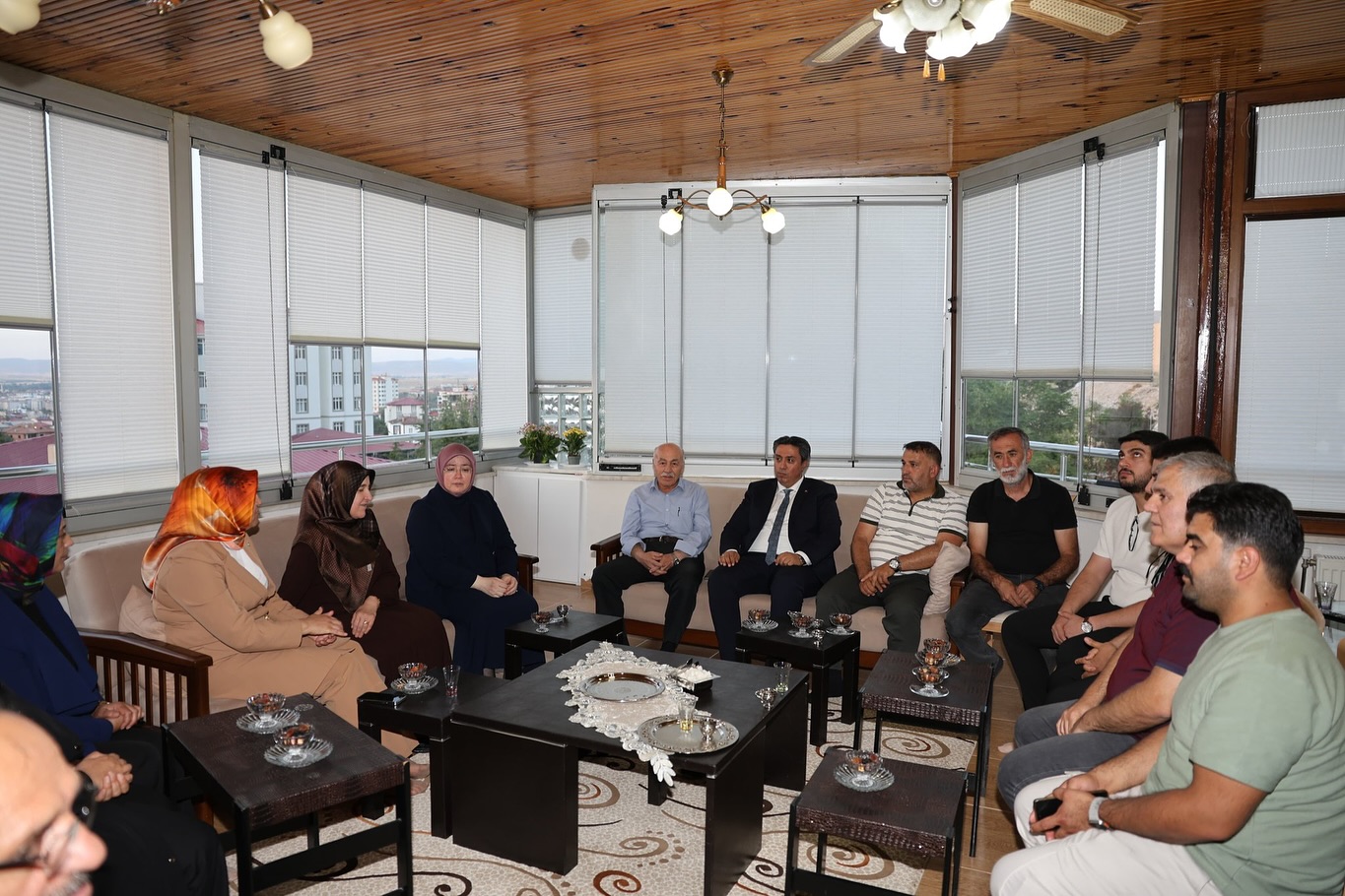 Milletvekili Köksal Ve İlçe Başkanları, Hac Vazifesini Yerine Getiren Aileleri Ziyaret Etti