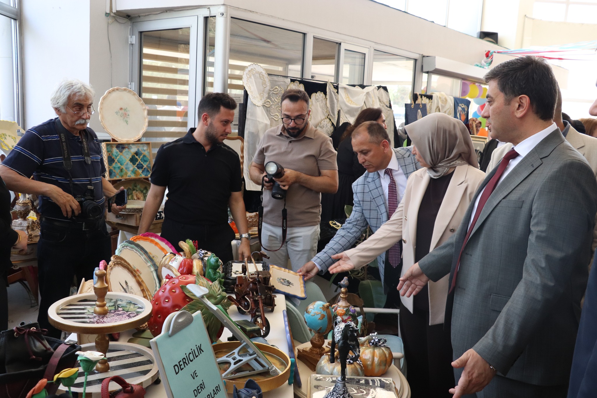 Millî Eğitim Müdürü Baydur, Halk Eğitim Aile Yılı Etkinliği Sergisini Ziyaret Etti4