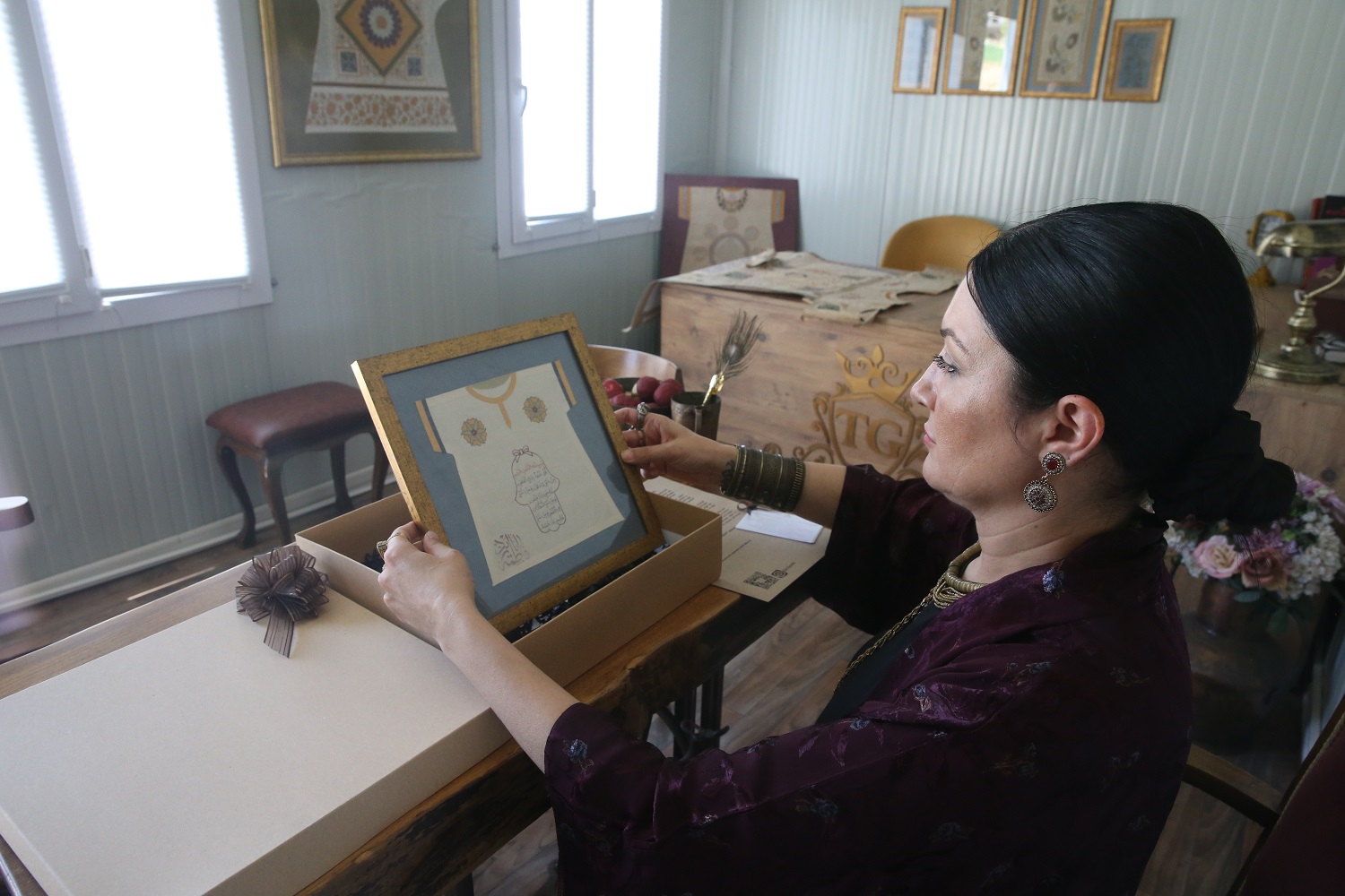 Osmanlının Tılsımlı Gömlekleri Modern Sanatla Tablolara Yansıyor (4)