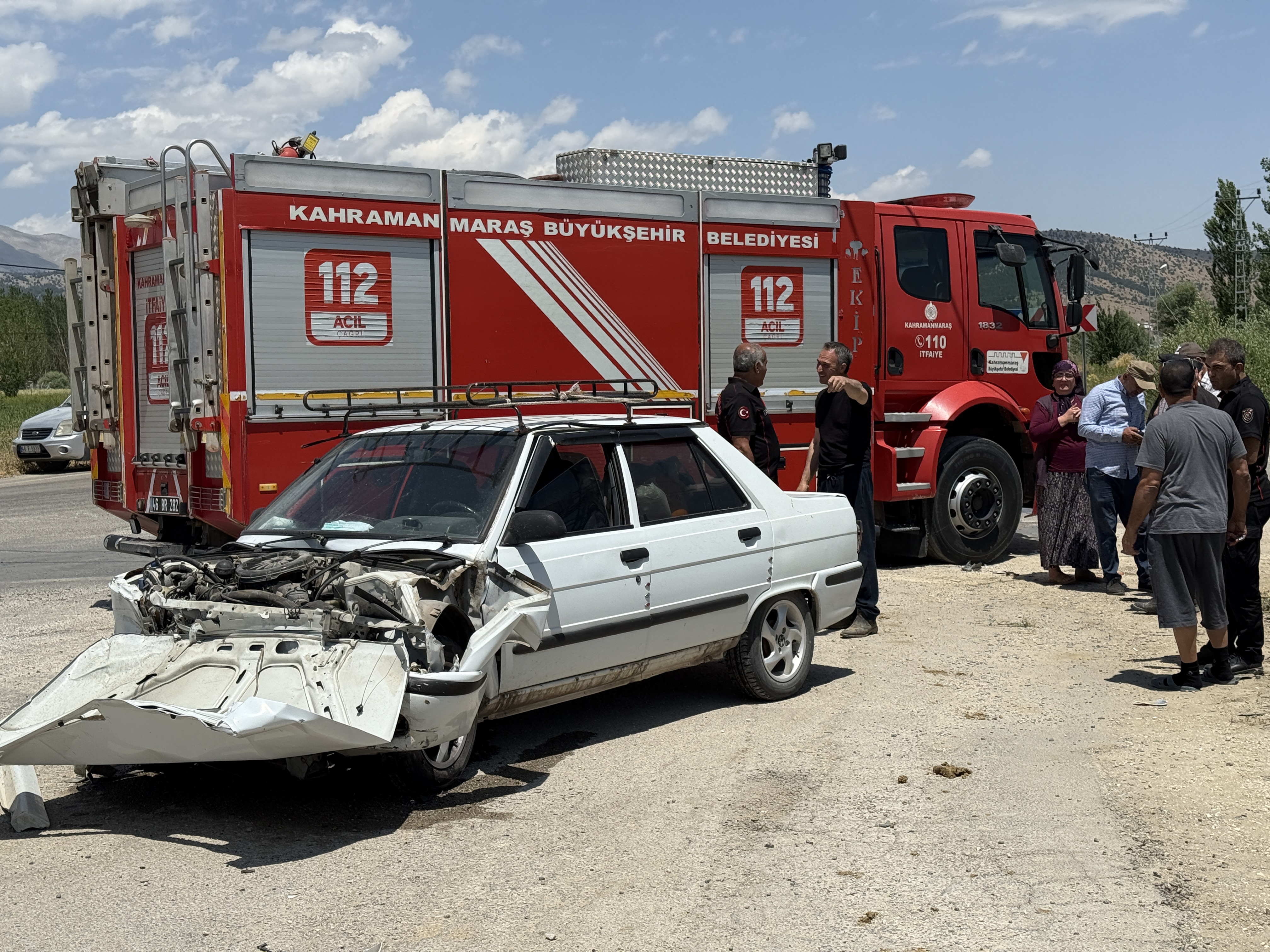 Otomobil İle Hafif Ticari Aracın Çarpıştığı Kazada 5 Kişi Yaralandı (1)