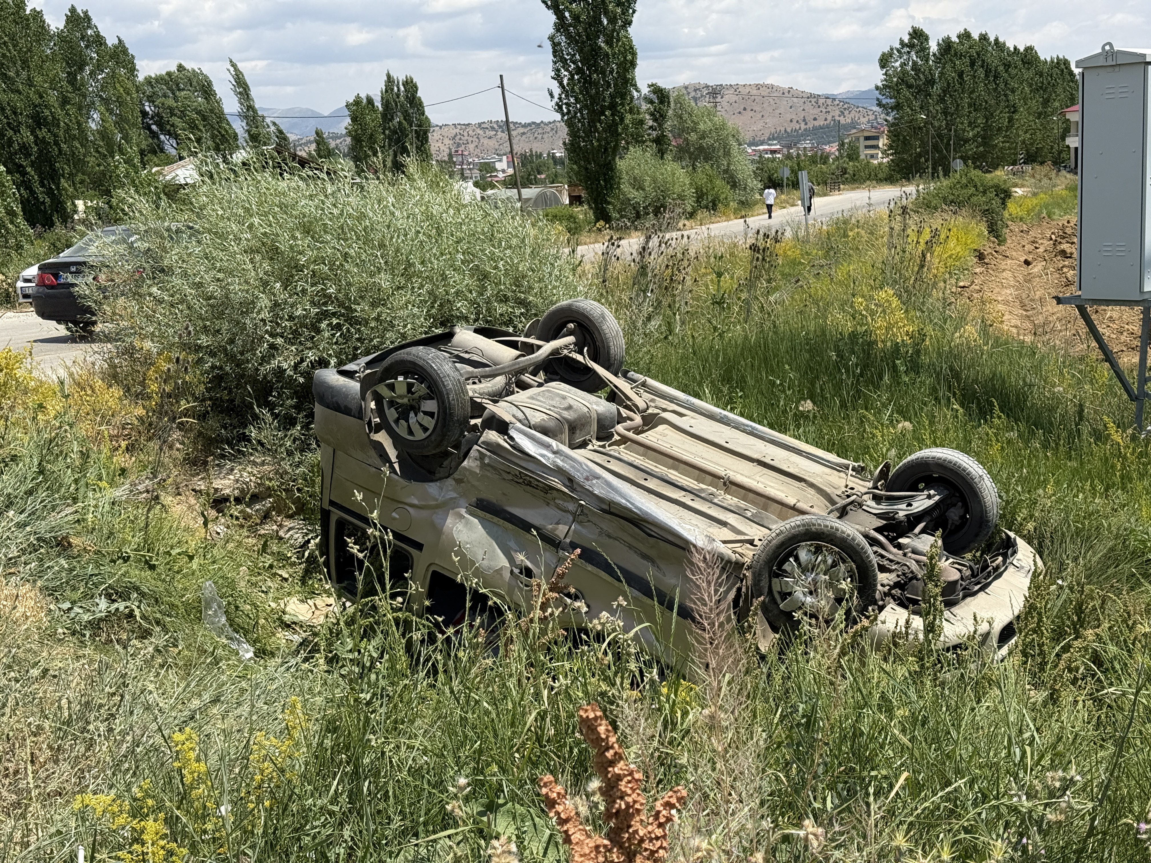 Otomobil İle Hafif Ticari Aracın Çarpıştığı Kazada 5 Kişi Yaralandı (2)