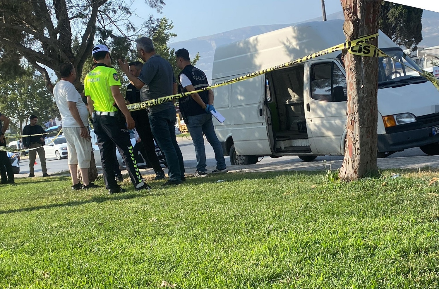 Park Halindeki Minibüste Ceset Bulundu (2)