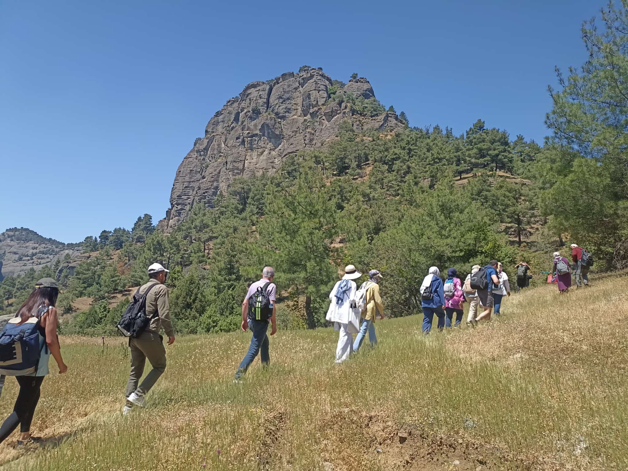 Şehir Ve Kültür Akademisi’nde Doğa Ve Tarih Buluşması Güredil Kalesi Gezisi Gerçekleştirildi3