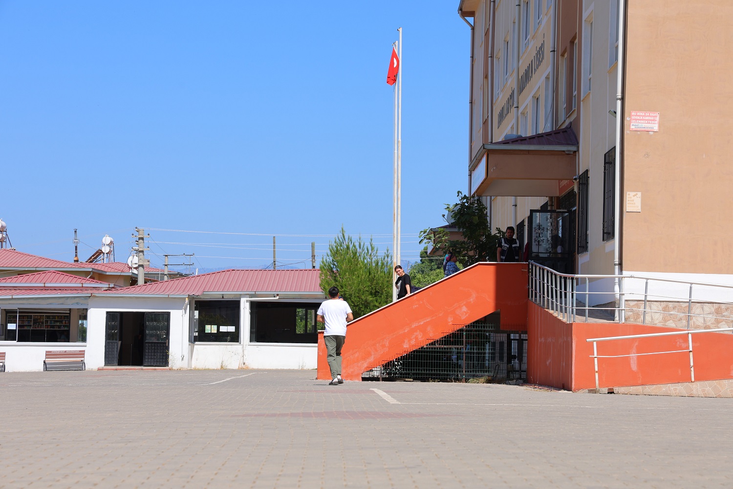 Sınava Geç Kalınca Kapıdan Bakıp Geri Gitti (1)