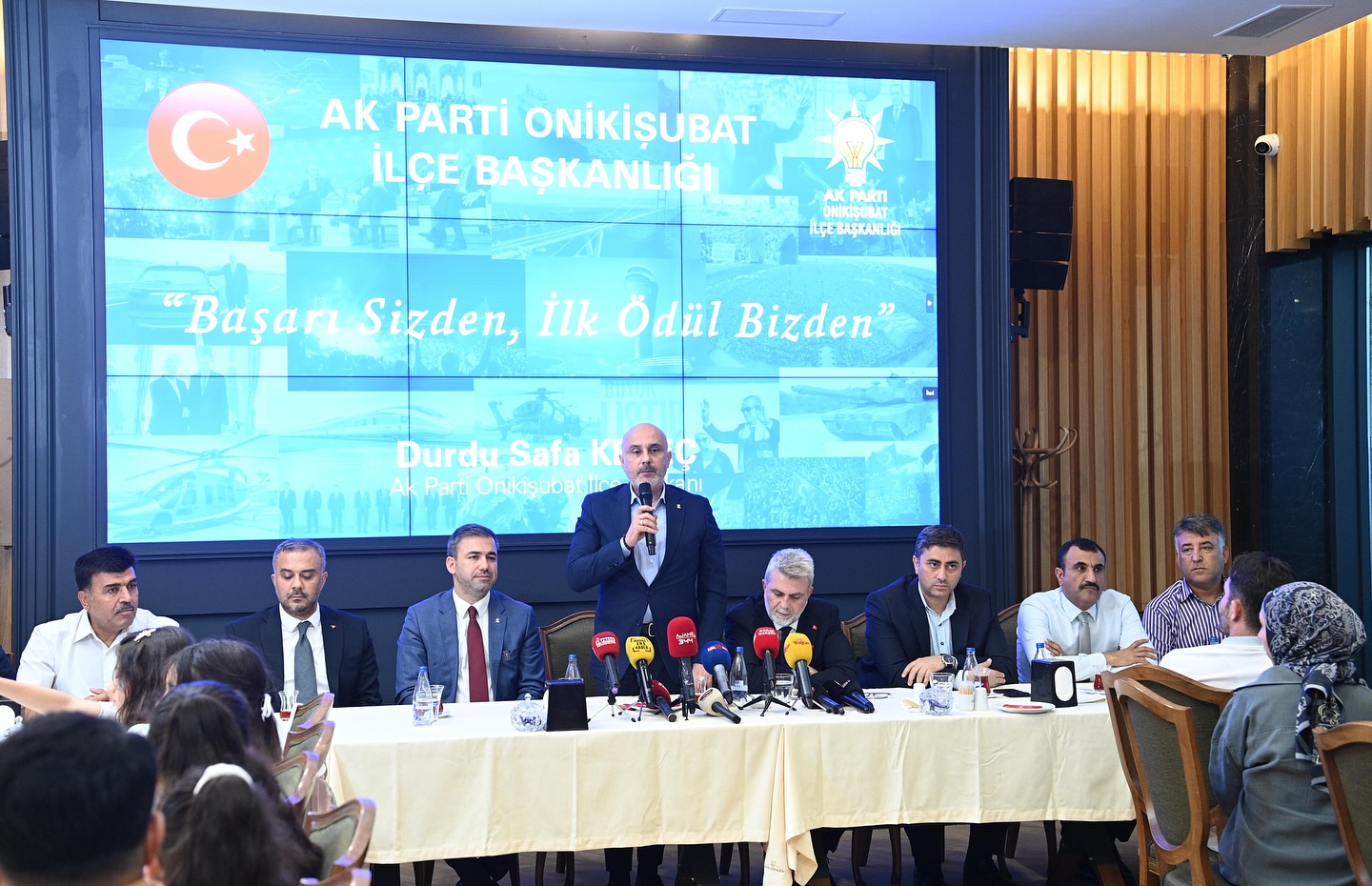 Sınavda Başarı Sağlayan Öğrencilere Ödül Verildi1