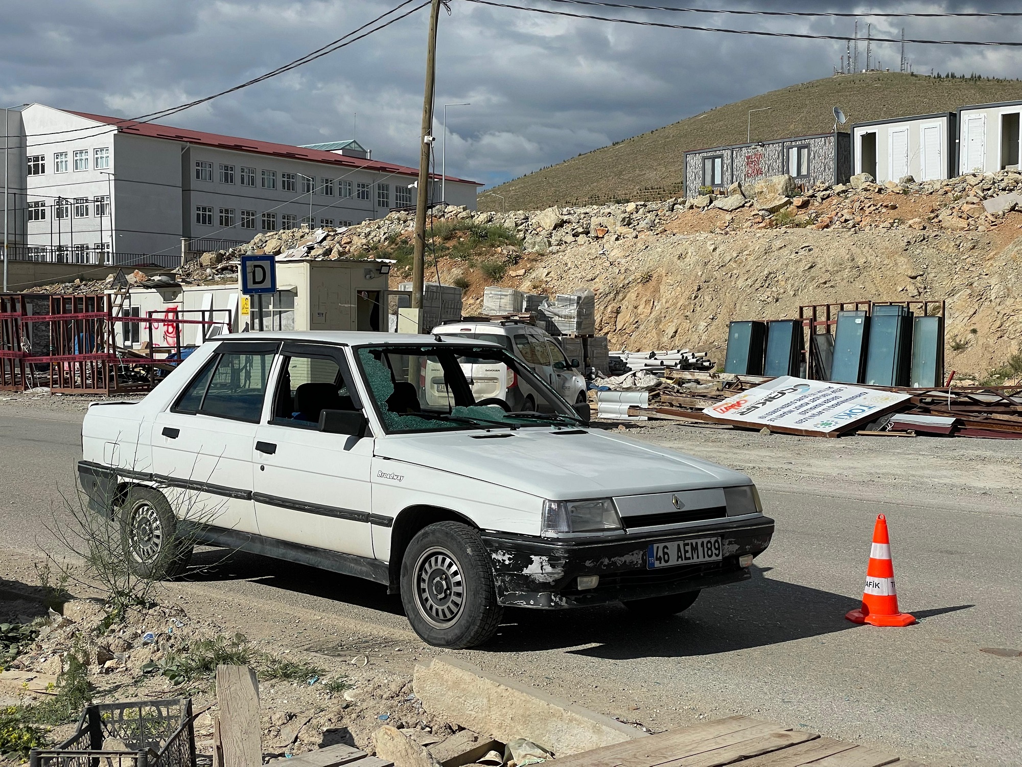 Trafik Kazası 15 Yaşındaki Kız Çocuğu Yaralandı (2)