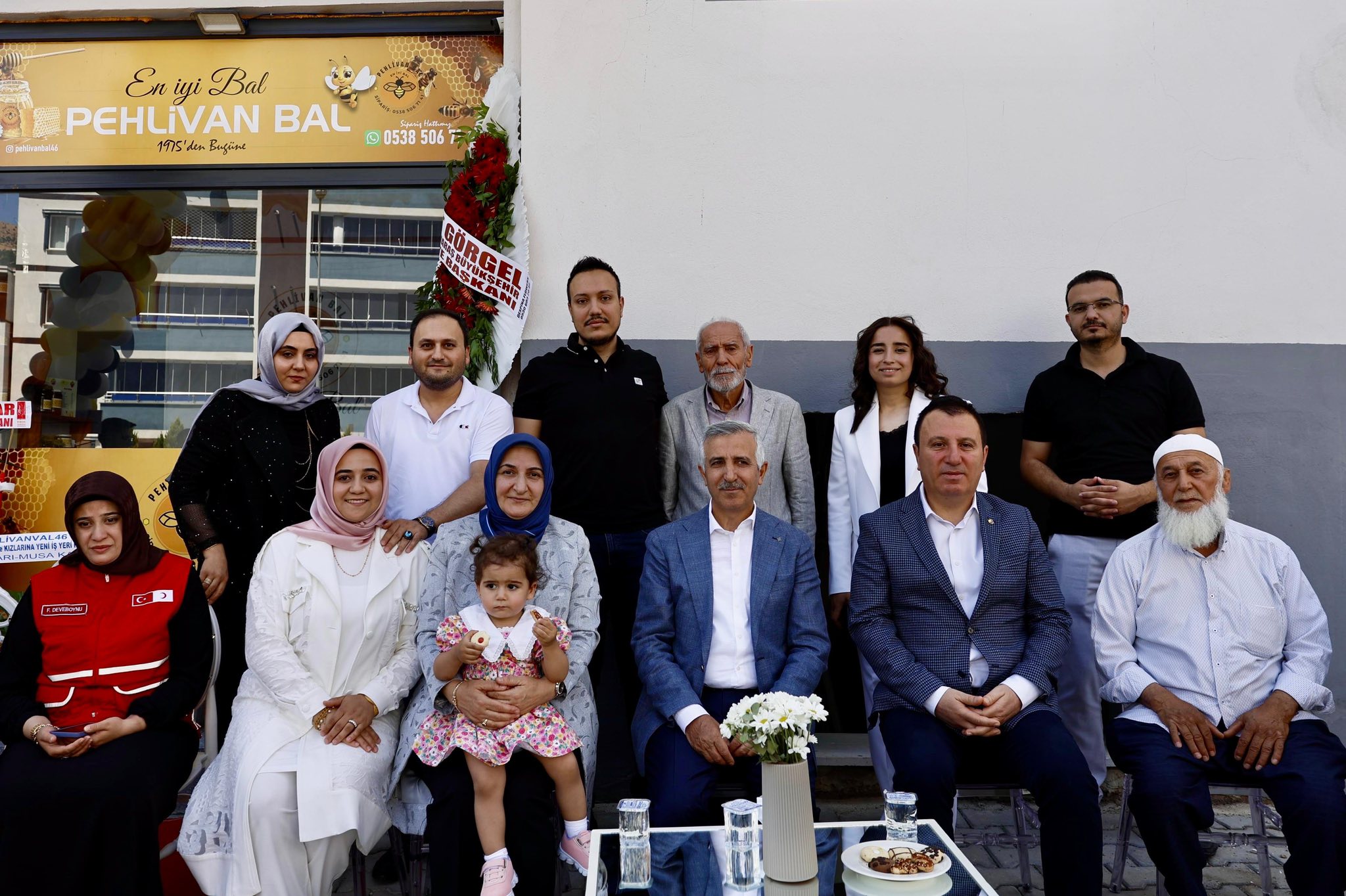 Vali Ünlüer Ve Eşi, Pehlivan Bal İş Yerinin Açılışını Gerçekleştirdi