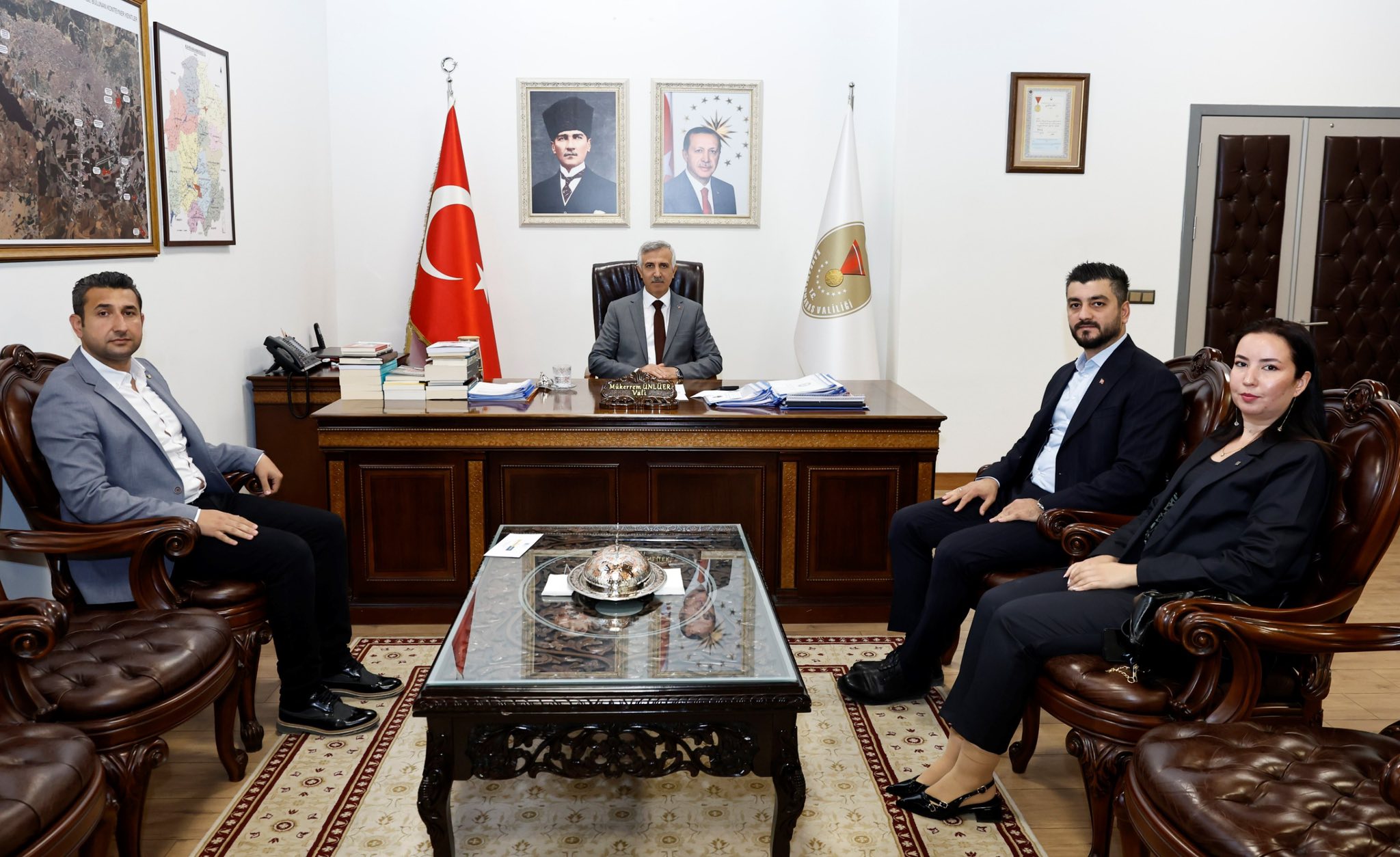 Vali Ünlüer, Ziyaretçilerini Makamında Kabul Etti2